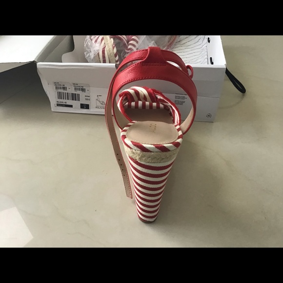 Rare Aldo Red and White Stripe knot wedge - Picture 3 of 5